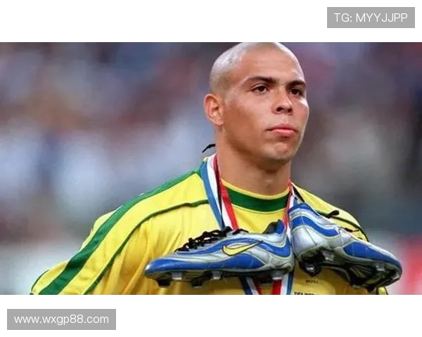 从生命之杯到法兰西之夏的足球狂欢与激情岁月回响世界舞台上的荣耀传奇