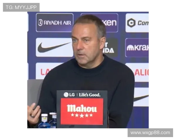 亚马尔和加维训练迟到引弗里克不满直指手表表达愤怒情绪